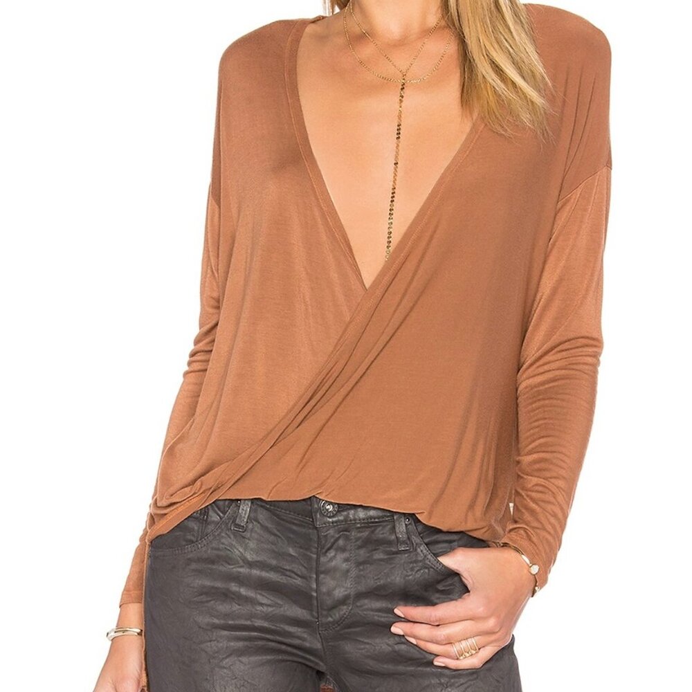 NYTT Twist Front Top